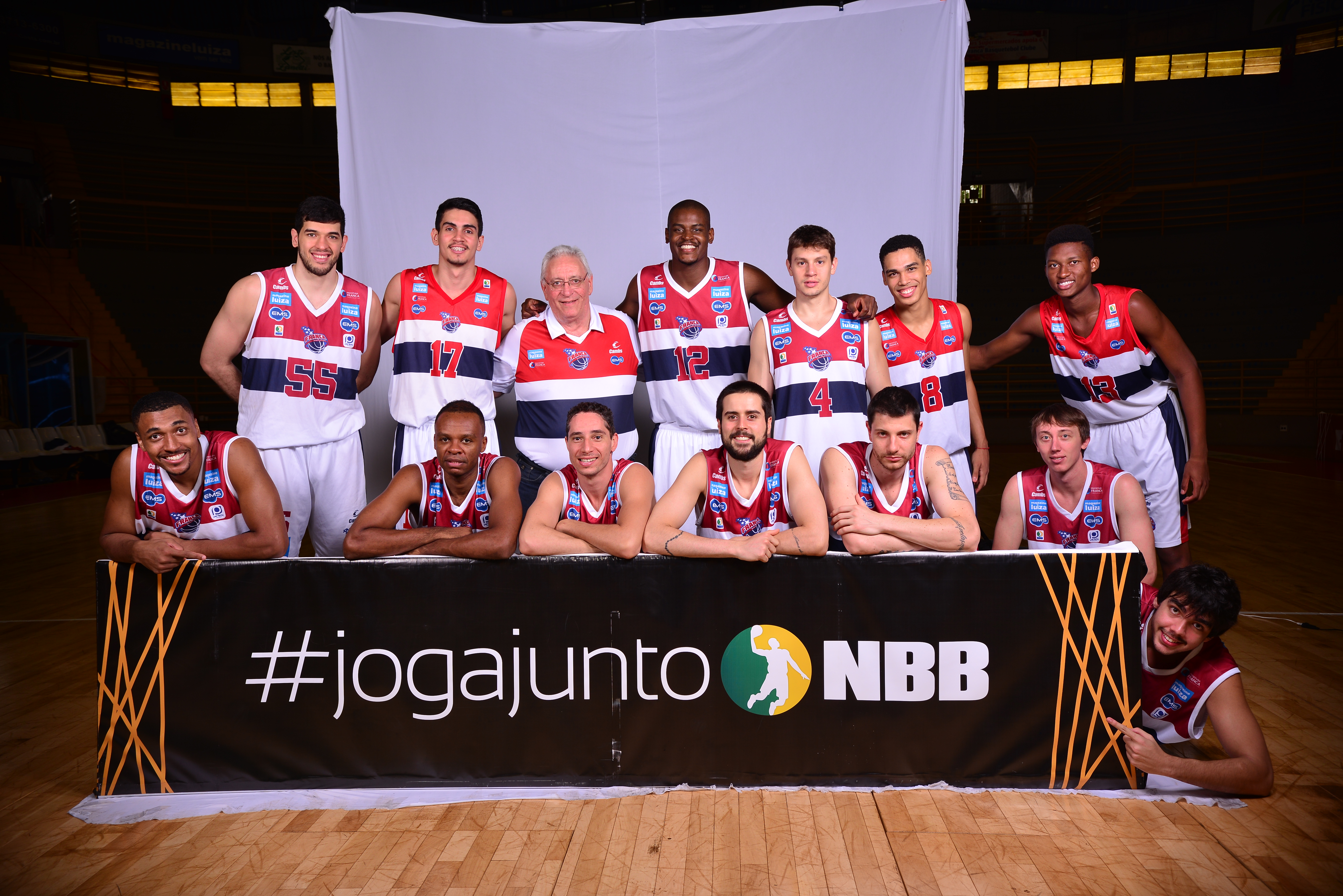 Atletas do Franca Basquete e o técnico Lula Ferreira participaram do Media Day (Foto: João Pires/LNB)